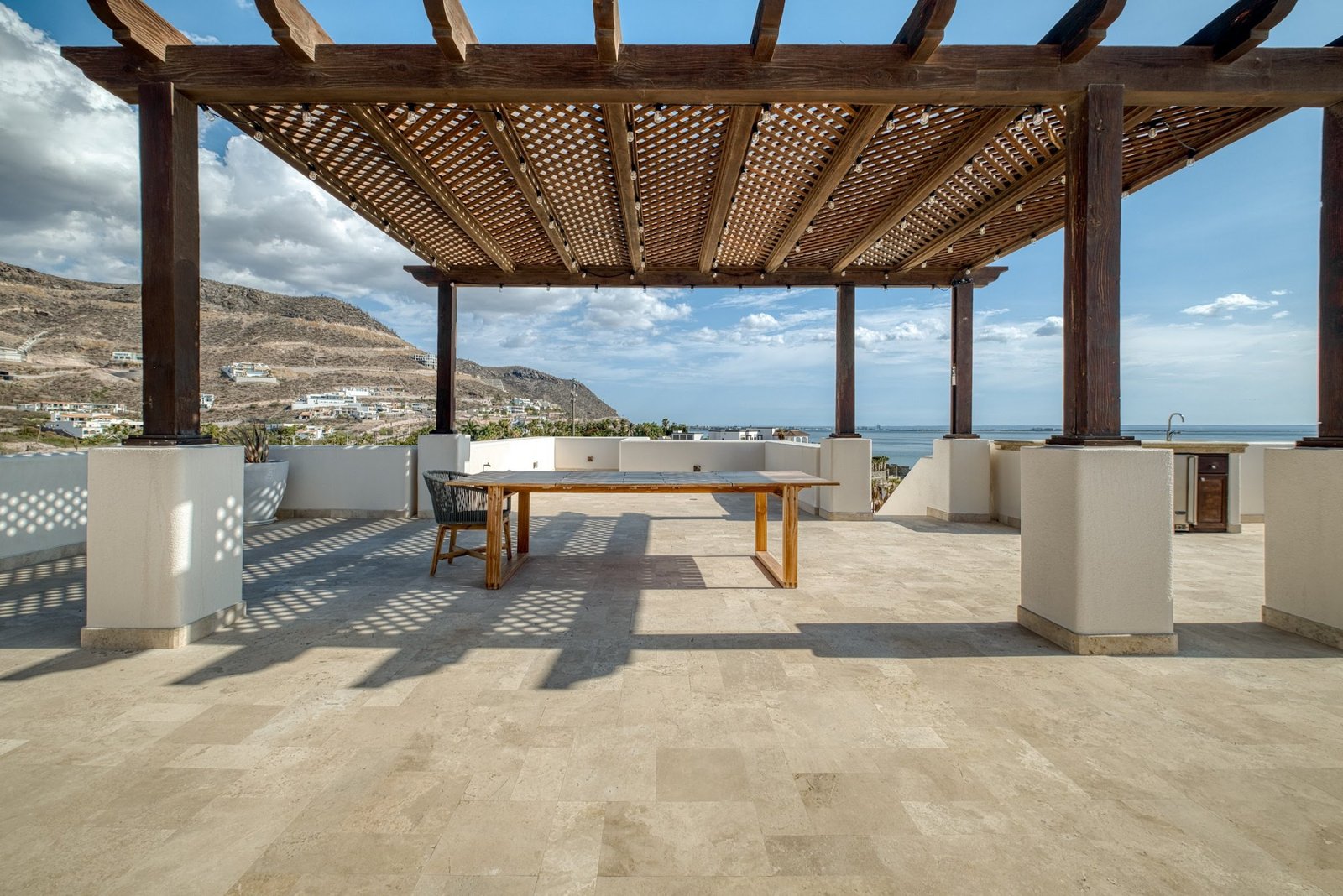 Rooftop terrace with pergola
